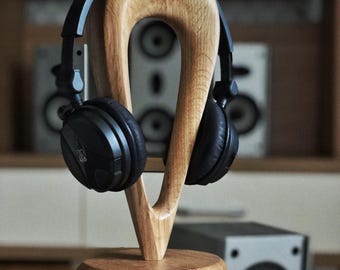 Handgefertigter Kopfhörerständer aus Eichenholz - Exklusives Geschenk für Audiophile