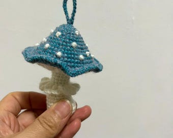 Wzór na szydełkowy brelok z grzybem w formacie PDF – Przyjazny dla początkujących, amigurumi, muchomor – Pobierz dekorację cyfrową
