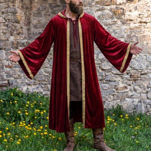Capa medieval de terciopelo rojo para hombre / Traje de mago / Disfraz con capucha para LARP / Idea de capa para feria renacentista