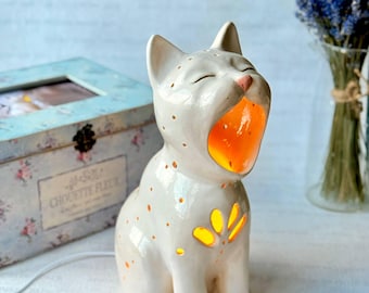 Sleepy Cat Table Lamp - A Ceramic Light for Cozy Evenings