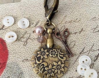Vintage Style Thread Cutter Fob