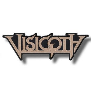 Puede incluir: Un parche negro con la palabra "Visigoth" en una fuente estilizada de color beige. El texto está delineado en un beige más oscuro, y el parche tiene un borde negro. El diseño es un emblema audaz y llamativo.