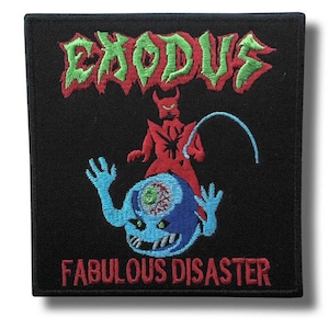 Peut inclure: Écusson brodé noir avec le mot "EXODUS" en vert et rouge. Une figure de diable rouge est au-dessus d'une créature bleue avec un grand œil. Le texte "FABULOUS DISASTER" est en rouge.