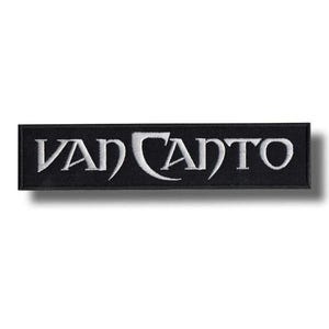 Könnte beinhalten: Schwarzer rechteckiger Aufnäher mit dem weiß gestickten Text "VAN CANTO". Der Aufnäher hat einen weißen Rand und ist wahrscheinlich für Kleidung oder Accessoires.