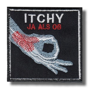 Peut inclure: Écusson carré noir avec le texte brodé blanc « ITCHY » et le texte rouge « JA ALS OB ». Le patch présente un geste de la main avec une zone rouge et irritée, soulignée en bleu et blanc.
