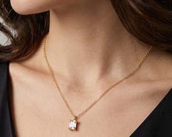 Collar con piedra natal en forma de baguette para mamá, colgante con piedra natal en forma de baguette, collar con piedra natal personalizado, delicado collar personalizado con piedra natal.