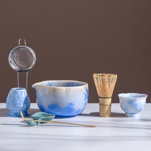 Matcha Bowl Set - Crystalline Glaze Blue Floral Design： Complete Matcha Kit for Traditional Ceremony
