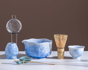 Juego de cuencos para matcha con esmaltado azul cristalino, hechos a mano, con batidor