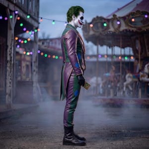 Joker-inspirerad läderkappa och byxor för män, karnevalskurkkostym, anpassad cosplay-festivalklädsel bild 3