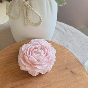 Handmade soy flower candle | Garden party decor candle | Bridesmaid gift candle