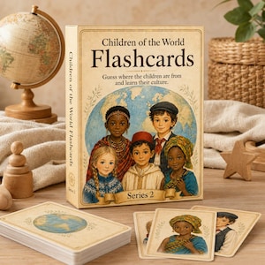 Puede incluir: Una caja rectangular de tarjetas educativas Children of the World Flashcards Series 2 con una ilustración de cinco niños de diversos orígenes frente a un mapa mundial. La caja incluye el texto Children of the World Flashcards y Series 2.