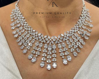 Conjunto de collar gargantilla escalonado y pendientes colgantes: Diamante americano, baño de plata.