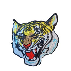 Stryklapp med tigerhuvud: Broderad fågelapplikation