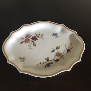 Vintage Richard Ginori Italy Porcelain Scalloped Edge Dish with Gilt Trim and Floral Design / Richard Ginori Italy 8" x 6"