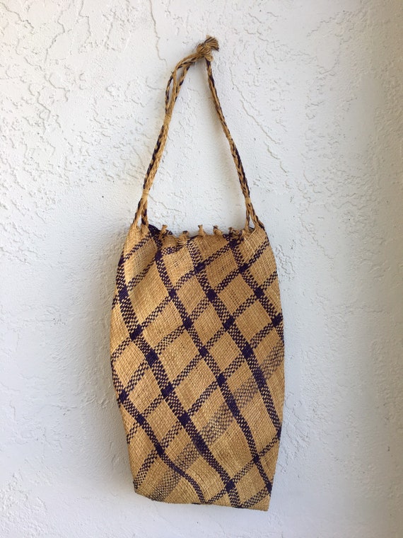 Vintage Basket / Tote  / Natural Fiber Woven Shoul