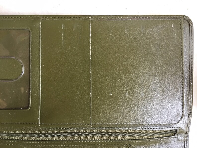 Levenger Ultimate Travel Organizer Green Leather Passport Wallet Travel Wallet