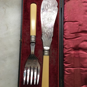Mark Willis and Son Antique English Fish Serving Fork and Knife Set /  Antique Sheffield Victorian Fish Carving Knife & Fork / Original Box