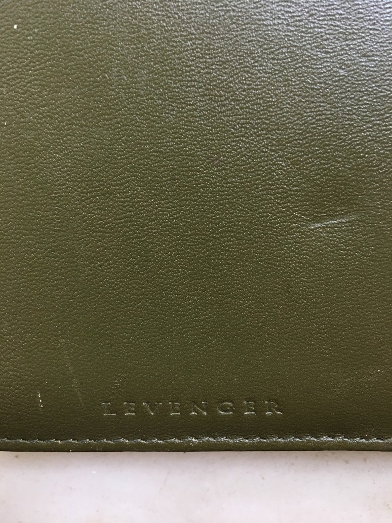 Levenger Ultimate Travel Organizer Green Leather Passport Wallet Travel Wallet