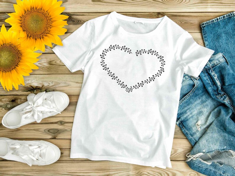 Floral Heart Wreath SVG: Flower Heart Cut File (digital Download) - Etsy