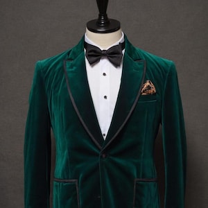 Emerald Green Velvet Blazer for Men – Luxury Formal Dinner Jacket Lapel – Vintage-Inspired Wedding, or Party Outfit – Unique Gift for Him&quot;