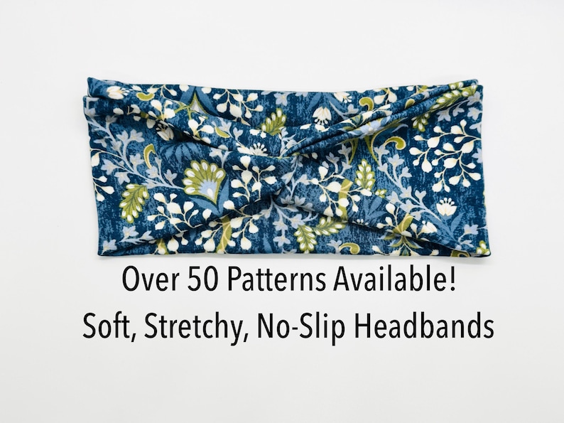 Puede incluir: Una diadema con estampado floral azul y verde. &iexcl;M&aacute;s de 50 patrones disponibles! Diademas suaves, el&aacute;sticas y antideslizantes.