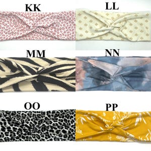 Puede incluir: Seis diademas diferentes con patrones y un dise&ntilde;o de nudo retorcido. Las diademas son de varios colores y patrones, incluyendo estampado de leopardo rosa y blanco, estampado floral dorado y blanco, estampado de cebra blanco y negro, estampado tie-dye azul y blanco, estampado de leopardo blanco y negro y estampado floral amarillo y blanco.