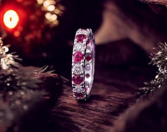 14k Massivgold Rubinring Zierliche Stapelring Smaragdschliff Rubinband Einzigartiger stapelbarer Ring Halbe Eternität Ring Geschenk für Frauen Moissanite Band,