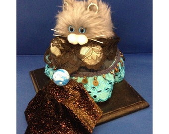 Madame For-Tuna - Fortune Teller Cat Purrsonality - Fiber Art Collectible 177