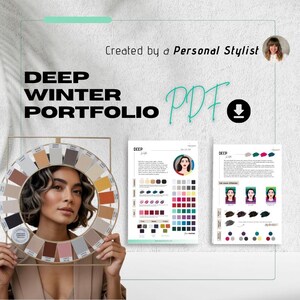 Può includere: Una donna tiene in mano una ruota di colori con varie tonalità. L'immagine presenta anche due pagine con tabelle di colori e il testo "DEEP WINTER PORTFOLIO PDF". L'immagine è creata da un personal stylist.