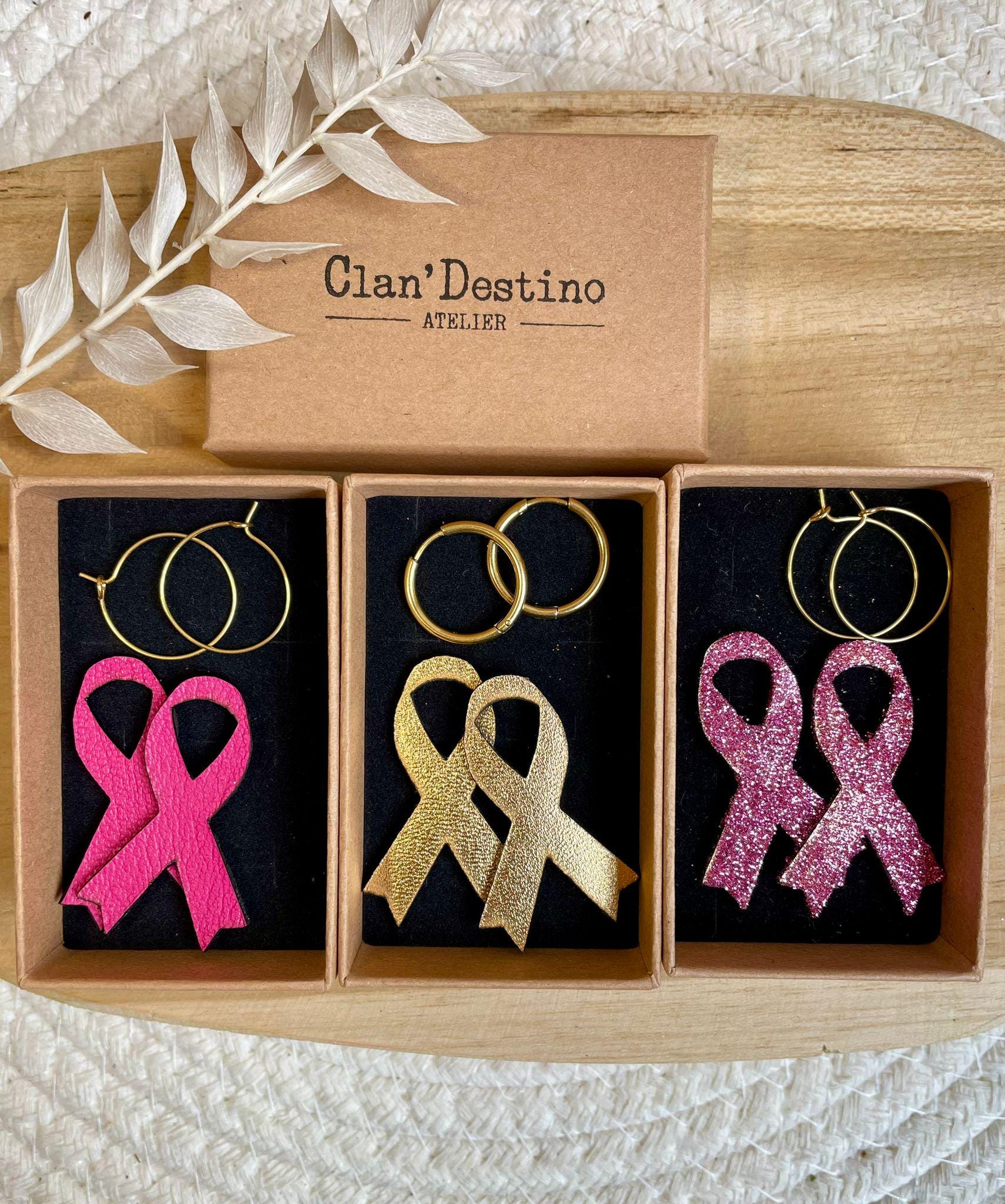 Boucles D’oreilles Cabochons Verre – Ruban Cancer Du Sein – Octobre Rose