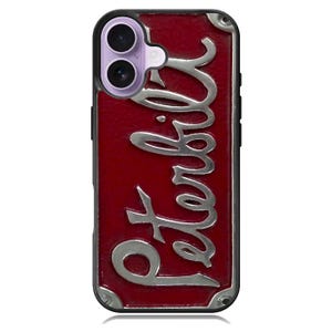 Puede incluir: Funda de teléfono negra con fondo rojo y el nombre "Peter" en letras plateadas y cursivas. La funda tiene forma rectangular con esquinas redondeadas y un recorte para la cámara. Diseñada para un smartphone.
