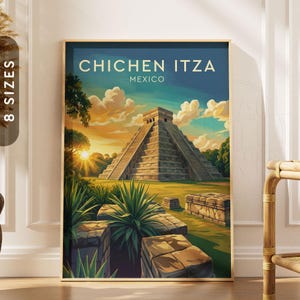 Könnte beinhalten: Gerahmter Kunstdruck mit einer lebendigen Illustration von Chichen Itza, Mexiko. Das Kunstwerk zeigt die alte Maya-Pyramide unter einem Sonnenuntergangshimmel mit dem Text "Chichen Itza Mexico". Der Druck ist in einem Holzrahmen.