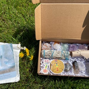 Luxury Spiritual Self-Care Crystal Kit | 8+ Premium Crystals, Jewelry, Sage, Oracle Card, Healing Ritual Gift Box
