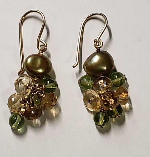 Vintage French-Wire Green Freshwater Pearl Earring