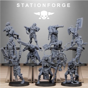 Peut inclure: Un ensemble de dix figurines miniatures en résine grise de StationForge, présentant des designs de guerriers de science-fiction avec des membres mécaniques, des tronçonneuses et des armes, montées sur des socles noirs circulaires.