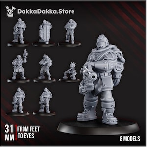 Op de afbeelding: Een set van drie keramische mokken met een gespikkelde, matte afwerking. De mokken zijn in crème, lichtgrijs en donkergrijs. Elke mok heeft een eenvoudig, minimalistisch ontwerp, perfect voor koffie of thee.