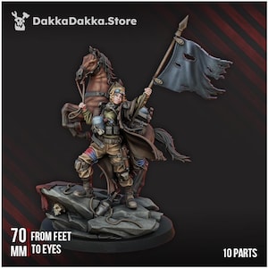 Op de afbeelding: Een set van drie keramische mokken met een gespikkelde, matte afwerking. De mokken zijn in crème, lichtgrijs en donkergrijs. Elke mok heeft een eenvoudig, minimalistisch ontwerp en een afgeronde handgreep.