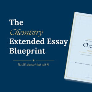 Könnte beinhalten: Ein hellblaues Arbeitsbuch mit dem Titel The Chemistry Extended Essay Blueprint und einem gitterartigen Einband. Der Text lautet The Extended Essay Chemistry Framework, IB Diploma, A Complete Planning & Writing Workbook und The EE shortcut that isn't AI.