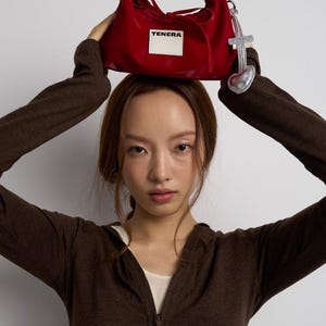 Mini bolso HOBO de cuero vegano de base biológica TENERA Noxtilia™ imagen 3