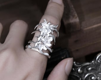 Anillo Bone Bloom de plata / Anillo gótico floral de plata de ley con esqueleto