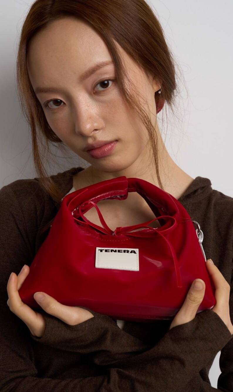 Mini bolso HOBO de cuero vegano de base biológica TENERA Noxtilia™ imagen 2
