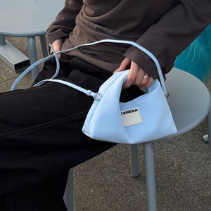 Mini bolso HOBO de cuero vegano de base biológica TENERA Noxtilia™ imagen 5