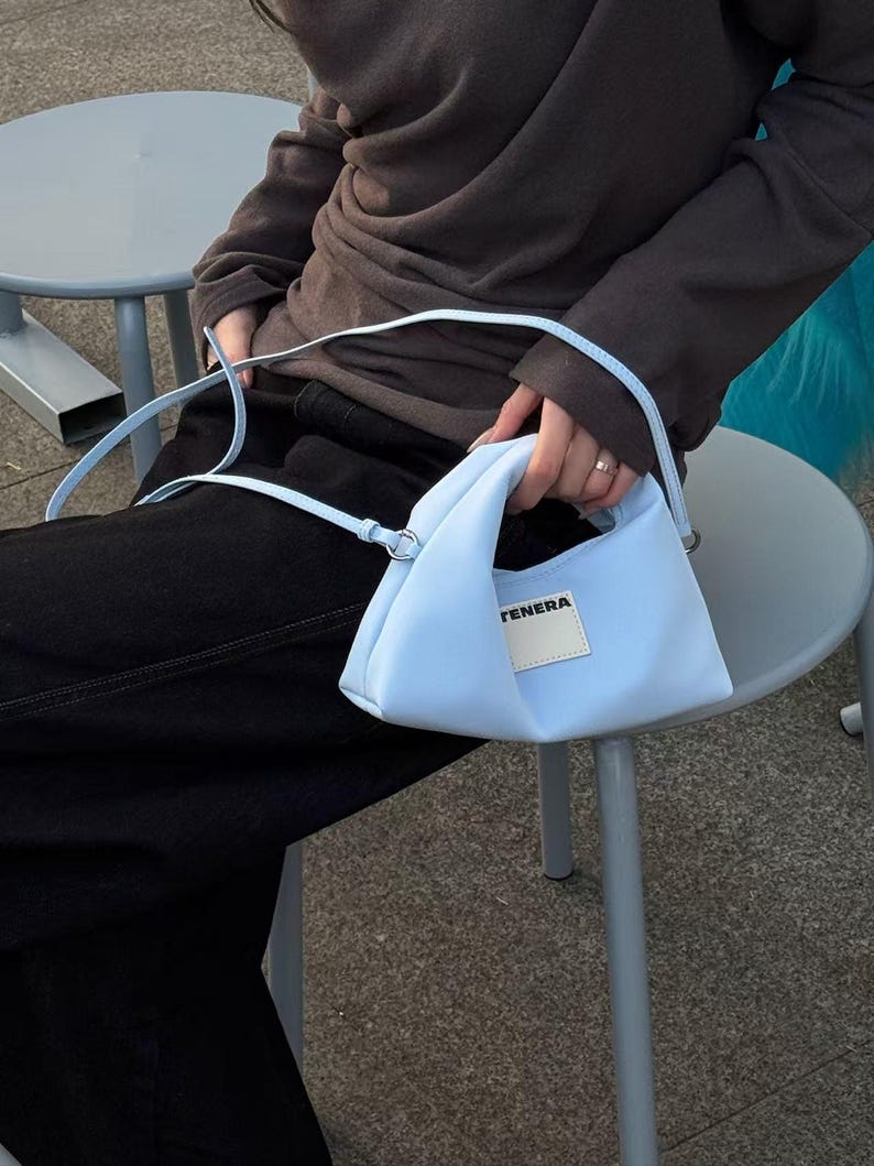 Mini bolso HOBO de cuero vegano de base biológica TENERA Noxtilia™ imagen 5