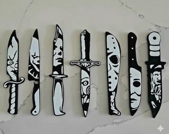 Juego de cuchillos de terror, 7 piezas más una extra, accesorios de exhibición de decoración, Freddy Jason Michael, Chucky, IT, rompecabezas, regalo de terror de Halloween