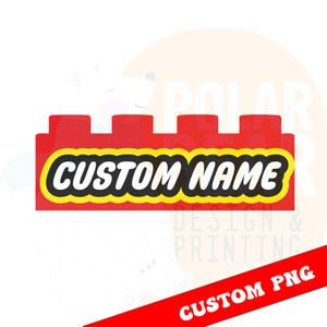 Può includere: Grafica rossa a forma di mattone con la scritta "CUSTOM NAME" in lettere bianche su sfondo giallo e nero. Il design ricorda un popolare giocattolo di costruzione. Le parole "CUSTOM PNG" sono in un banner rosso.