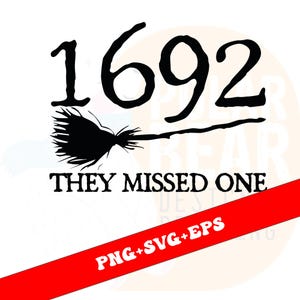 Könnte beinhalten: Schwarz-weiß Grafik mit der Zahl "1692" über einer Besenillustration. Der Text "THEY MISSED ONE" befindet sich unter dem Besen. Ein rotes Banner unten zeigt "PNG+SVG+EPS".