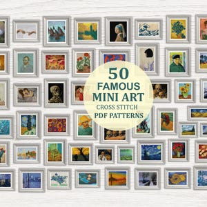 Op de afbeelding: Verzameling van 50 beroemde mini-kunst kruissteek PDF-patronen. De afbeeldingen worden weergegeven in kleine zilveren frames. De kunst omvat beroemde schilderijen zoals Van Goghs Sterrennacht en Da Vinci's Mona Lisa.