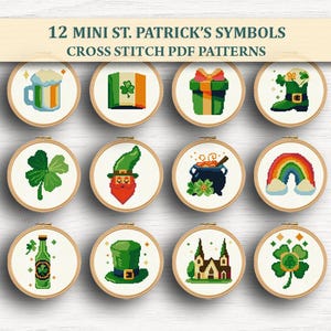 Puede incluir: Una colección de 12 mini símbolos del Día de San Patricio en patrones PDF de punto de cruz. Cada diseño se muestra en un aro de bordado de madera. Los diseños incluyen una jarra de cerveza, bandera irlandesa, regalo, bota, trébol, duende, olla de oro, arcoíris, botella, sombrero, iglesia y trébol.