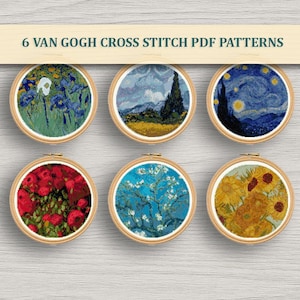 Könnte beinhalten: Sechs Kreuzstichmuster, inspiriert von Van Gogh-Gemälden, jeweils in einem Holzrahmen. Die Designs umfassen "Sternennacht", Iris und Sonnenblumen. Ein Holzbanner darüber lautet "6 Van Gogh Cross Stitch PDF Patterns."
