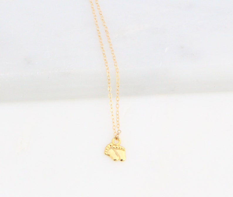 Baby Shower Gift Newborn Necklace Family Jewelry Gold Silver Rose Gold Tiny Baby Feet Charm Necklace New Mom to Be Gift Baby Imprint